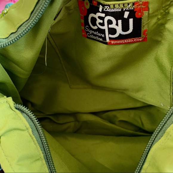 (1406) VINTAGE CEBU BEADED HANDBAG WITH WOODEN BEADS HANDLE - Picture 14 of 16